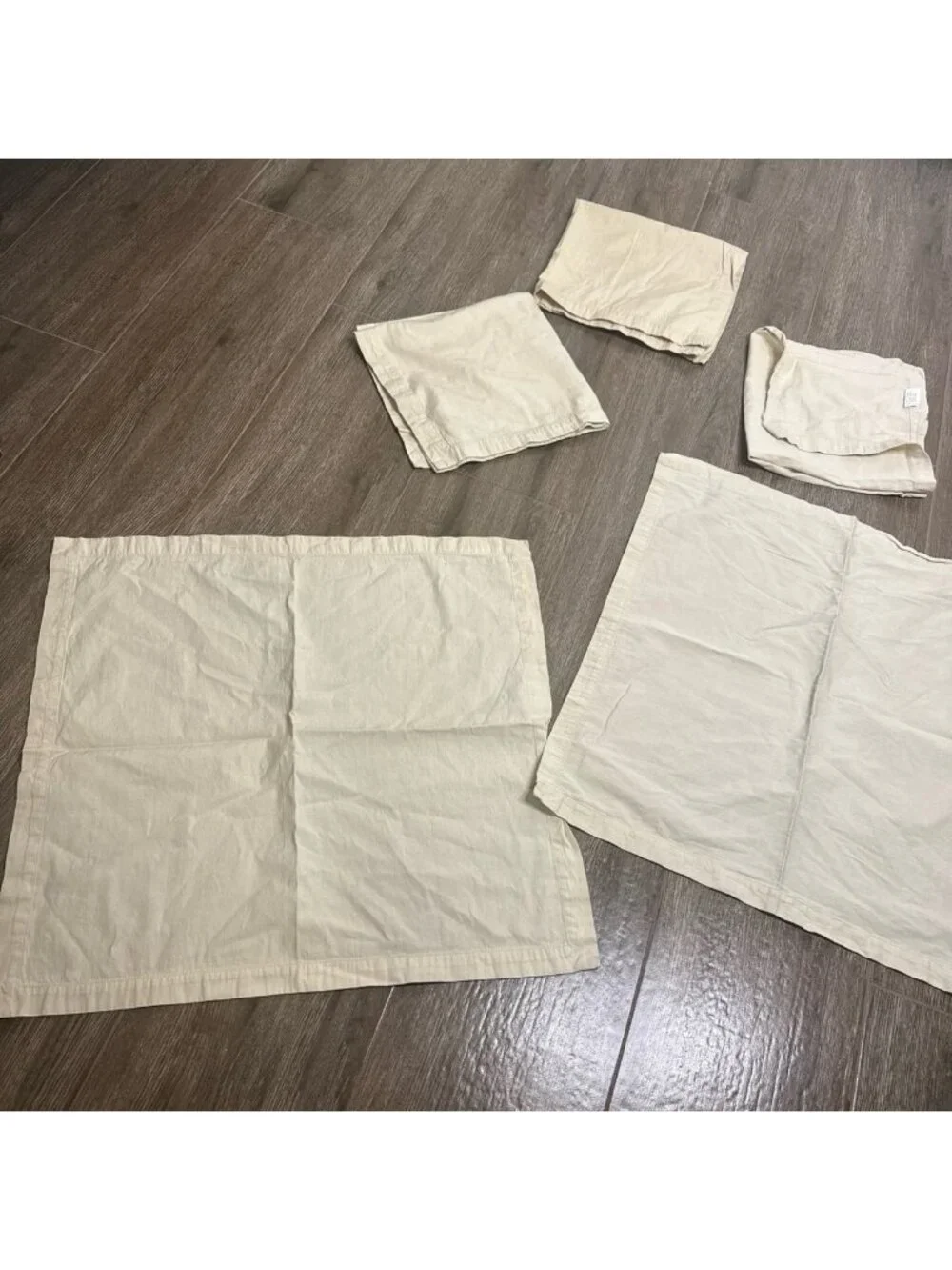 Crate&Barrel Lamont Napkin Parchment 21” set of 5 Napkins Warm Natural Color